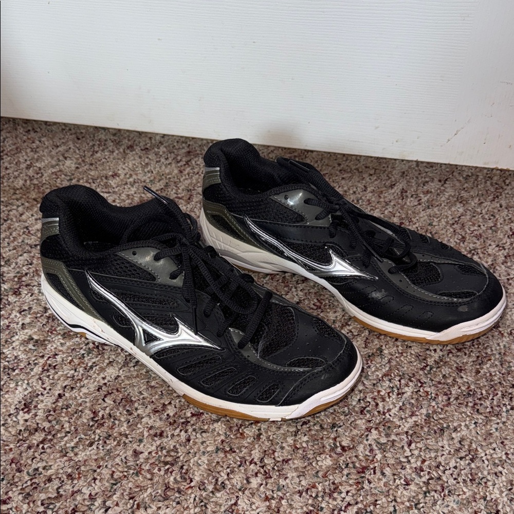 Mizuno Women's Black and White Athletic Shoes